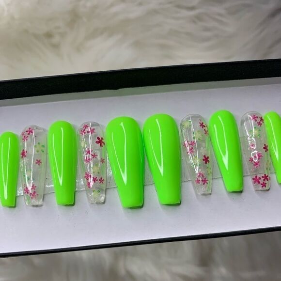 Hello Spring Custom Press On Nails | High Quality Nails | Handmade - Picture 2 of 11